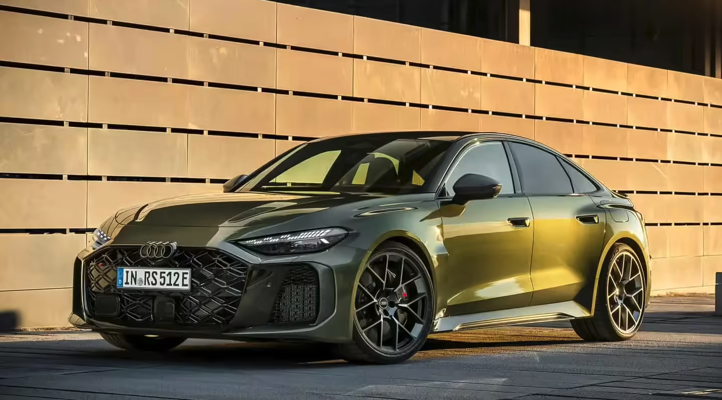 奥迪推出RS系列首款插混车型 2026款RS5亮相,兼顾性能与环保